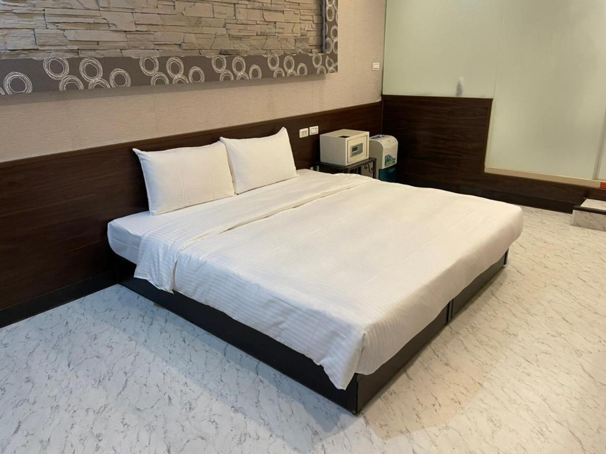 苓旅萬年-LIN INN Wan Nian Taipei Bagian luar foto
